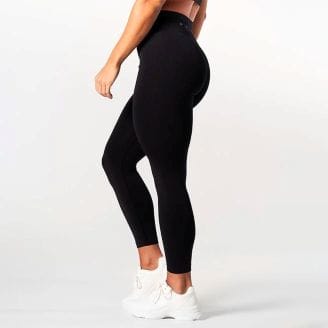 Saumattomat treenitrikoot